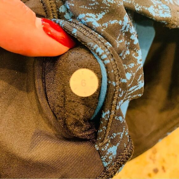 Lululemon Outrun 17" Crop Leggings Iced Wave Capri Black Size 6 - Picture 9 of 9